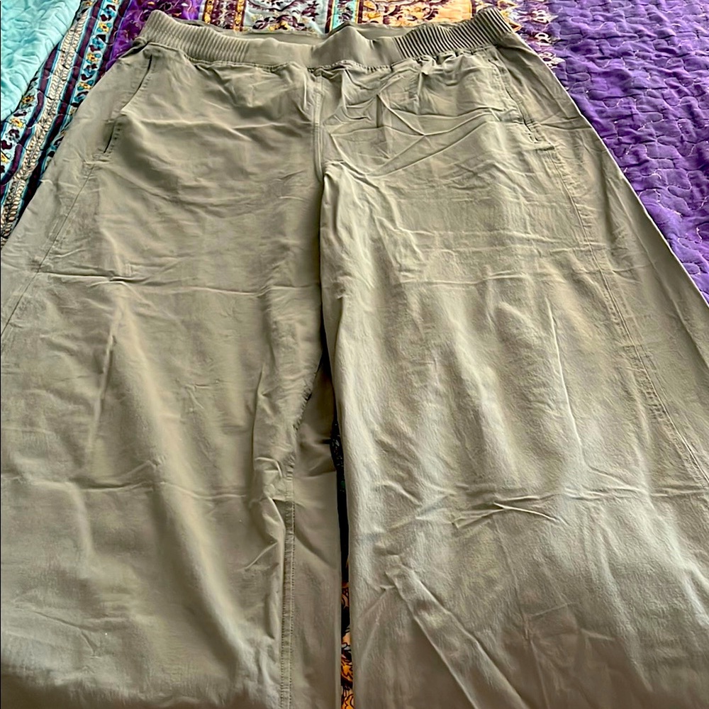 NWOT Lululemon wide leg size XL